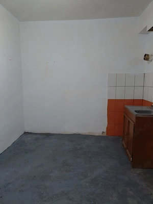 vand casa cu 3 camere situata in centru - imagine 7