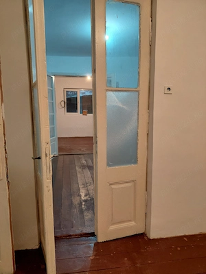 vand casa cu 3 camere situata in centru - imagine 3