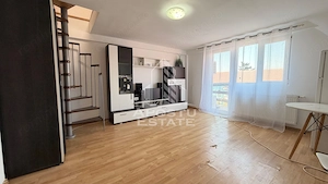 Apartament cu o camera, scara interioara cu acces in pod, zona Sagului