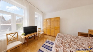 Corp de casa cu 2 imobile, intrari separate, pod si beci generos, Central, Brasov - imagine 2