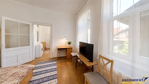 Corp de casa cu 2 imobile, intrari separate, pod si beci generos, Central, Brasov - imagine 7