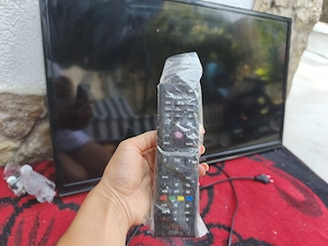 Vând televizor Hitachi cu ridicare personală nu trimit prin curier