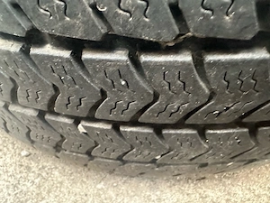 2 anvelope 215 65 16 C  150 lei toate
