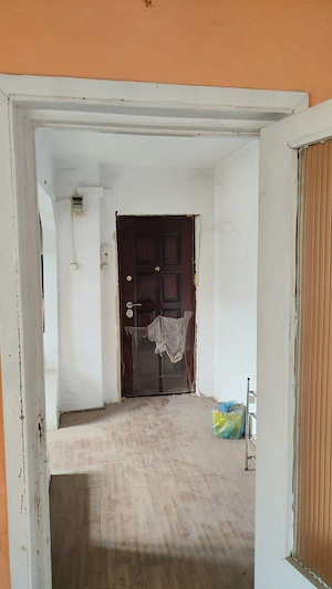 Apartament 2 camere 56 mp Orsova Mehedinti str Portile de Fier 1 central de renovat - imagine 11