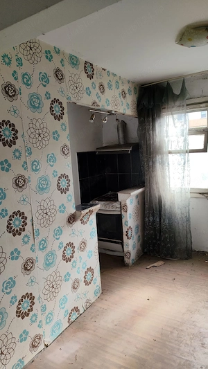 Apartament 2 camere 56 mp Orsova Mehedinti str Portile de Fier 1 central de renovat - imagine 9