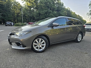 toyota Auris 2 facelift hybrid Aut. - imagine 4
