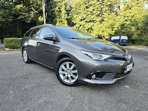 toyota Auris 2 facelift hybrid Aut. - imagine 6