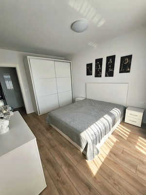 Închierez apartament 2 camere, zona Tomis Nord - imagine 9