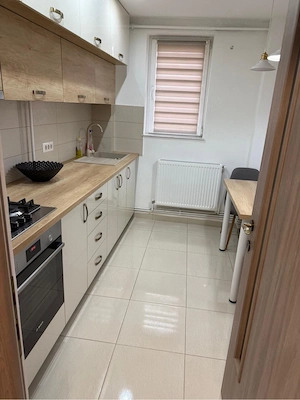 Apartament 2 camere,etaj 1,Zona Rotonda(vis-a-vis de McDonalds) - imagine 5