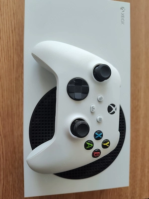 Vând Xbox S series 512 Gb cu joc instalat EA Sports FC 26 in garantie