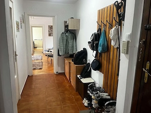 3 cam 2 bai ETAJ 1 zona Complex Studentesc langa Fac de Drept - imagine 9