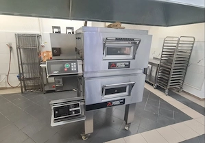 Cuptor profesional cu bandă Moretti Forni electric   Made in Italy   Stare foarte bună