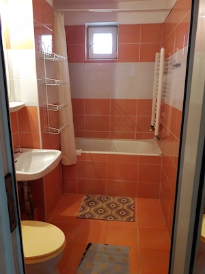 Inchiriez apt.2 si respectiv 4 camere la pretul de 210 si respectiv 300 euro zone centrale - imagine 5