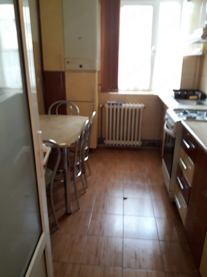 Inchiriez apt.2 si respectiv 4 camere la pretul de 210 si respectiv 300 euro zone centrale - imagine 3