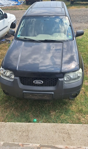 Vând Ford Maveric cu motorul de 2.3 benzină defect 