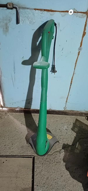 Trimer electric , cosit gazon sau iarba. 