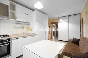 Apartament cu 3 camere, 2 băi și balcon închis | Exercițiu