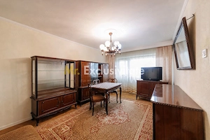 Apartament luminos cu 3 camere și balcon – Exercițiu