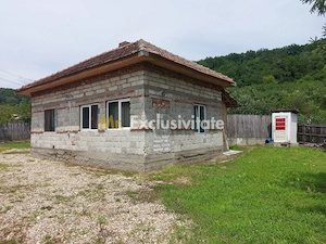 Casa de terminat in Bascov-Valea Ursului, Strada Salcamilor