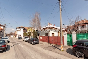 Casa cu potential/ zona Sf Vineri/ 126 mp teren/ Regim urbanistic avantajos