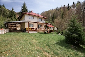Casa de vacanta sau pensiune in Dâmbovicioara 5 camere, 5 bai, 6412 mp teren