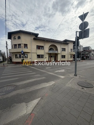Spațiu birouri / locuință – 181 mp utili, etaj + mansardă în vilă, Centru Piteșt - imagine 2