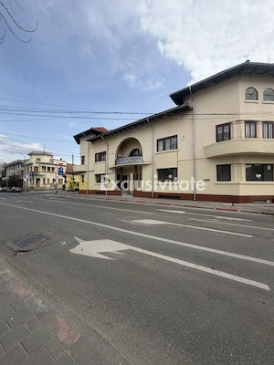 Spațiu birouri / locuință – 181 mp utili, etaj + mansardă în vilă, Centru Piteșt - imagine 3