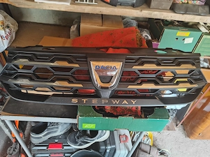 Grilă față originală Dacia Sandero 3 Stepway