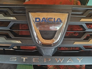 Grilă față originală Dacia Sandero 3 Stepway - imagine 4