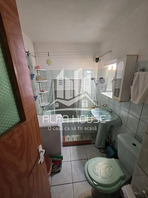Vand 2 camere Decomandat zona Micro 3 - imagine 9