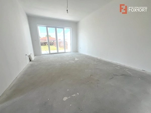 Duplex pe parter cu 4 camere si teren de 381 mp - zona Mosnita Noua