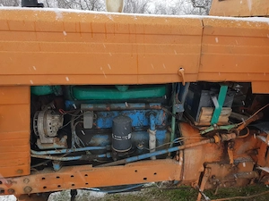 Vând tractor U 650 + plug + disc