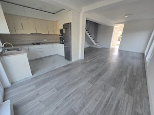 Duplex de Închiriat 4 camere 2 băi 700€ lângă Carrefour - imagine 3