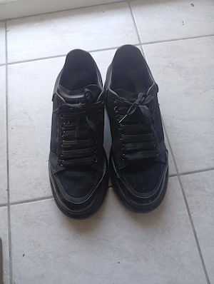 Alexander McQueen originali mărimea 45 purtați rar stare foarte bună fără cutie predare personală 