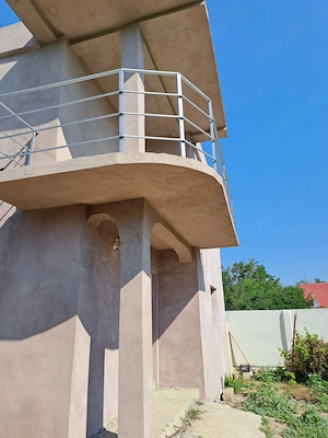  Proprietar   Gospodărie mare 5.600 mp, casă, livadă bogată, stupină și lac, com. Potlogi - imagine 2