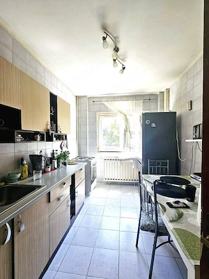 Apartament 4 camere de vanzare Aparatorii Patriei - Piata Berceni - imagine 2