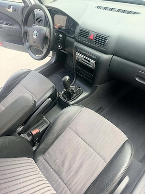 Skoda Octavia 1.9 tdi 238.000 km acte la zi,distributie schimbata! - imagine 8