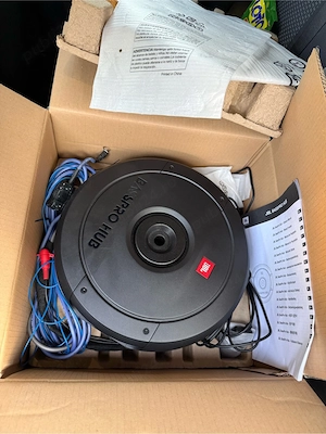 Subwoofer JBL BassPro Hub 200 W pentru roata de rezerva 