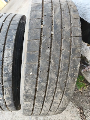 Vând 2 anvelope de direcție, dimensiunea 295/80 R22.5. - imagine 4