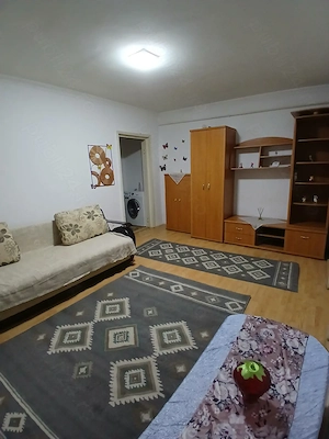 Închiriez apartament 