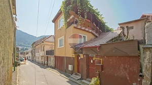 Casă cu 2 apartamente, terasă și garaj, zona Piața Unirii, Brașov