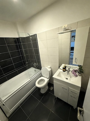 Inchiriez apartament