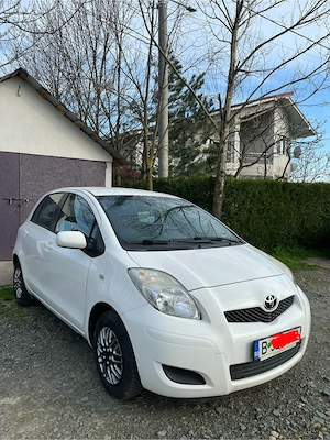 TOYOTA Yaris 1.0 Benzina 2011 - imagine 2