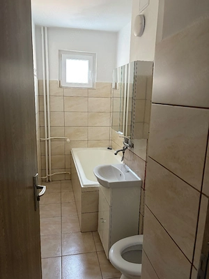 Închiriez apartament cu 3 camere - imagine 4