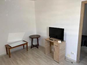 Închiriez apartament cu 3 camere - imagine 2