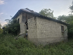Vând teren intravilan în satul Văcarea, comuna Mihăești, în suprafață de 2.600 mp. - imagine 2