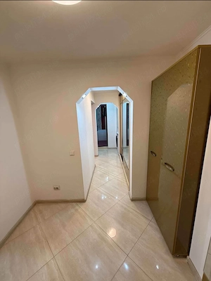 Apartament 3 camere, etaj 2,la Piata Mare - imagine 4