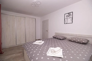 Apartament 2 camere cu terasa mare si loc de parcare + boxa - imagine 7