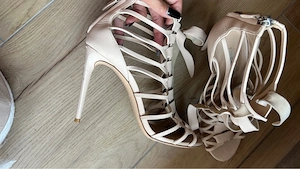sandale nude casadei