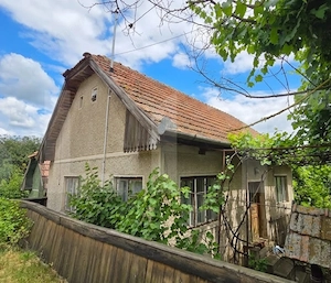 Casa traditionala din caramida in satul Anghelus